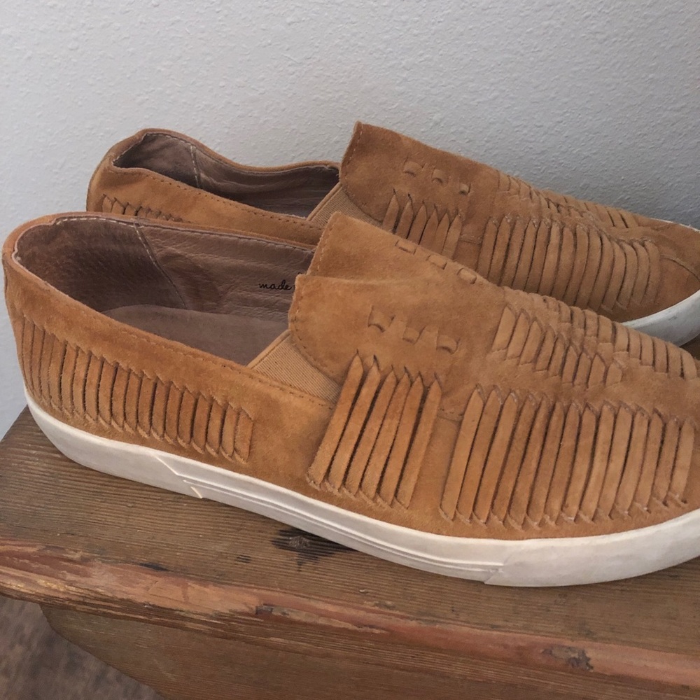 JOIE SNEAKERS!